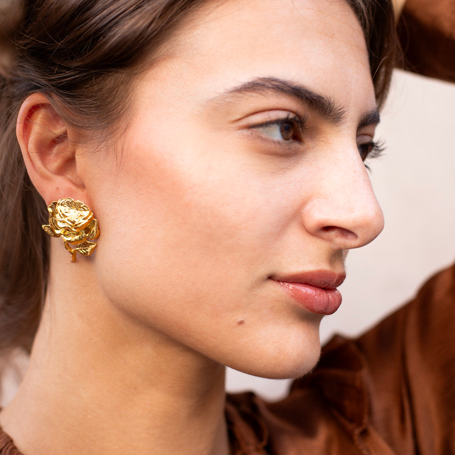 Katerina Psoma Rose Flower and Bee Metal Stud Earrings bras gold plated