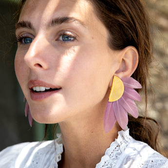 Katerina Psoma Metal clip earrings with beige feathers