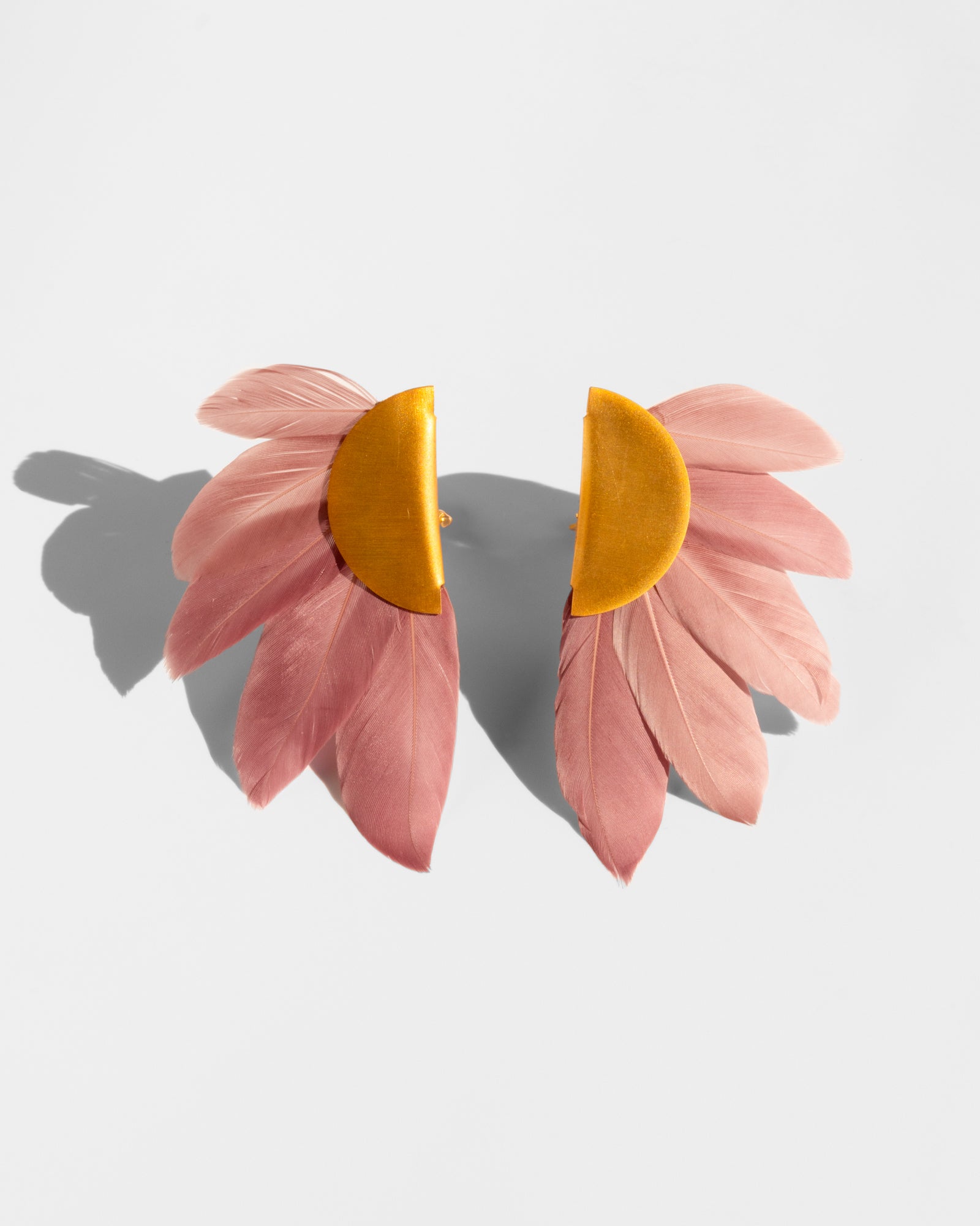 Katerina Psoma Metal clip earrings with beige feathers