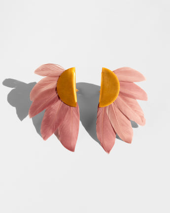 Katerina Psoma Metal clip earrings with beige feathers